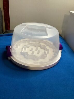 2-in-1 Round, Cake & Cupcake Carrier used once